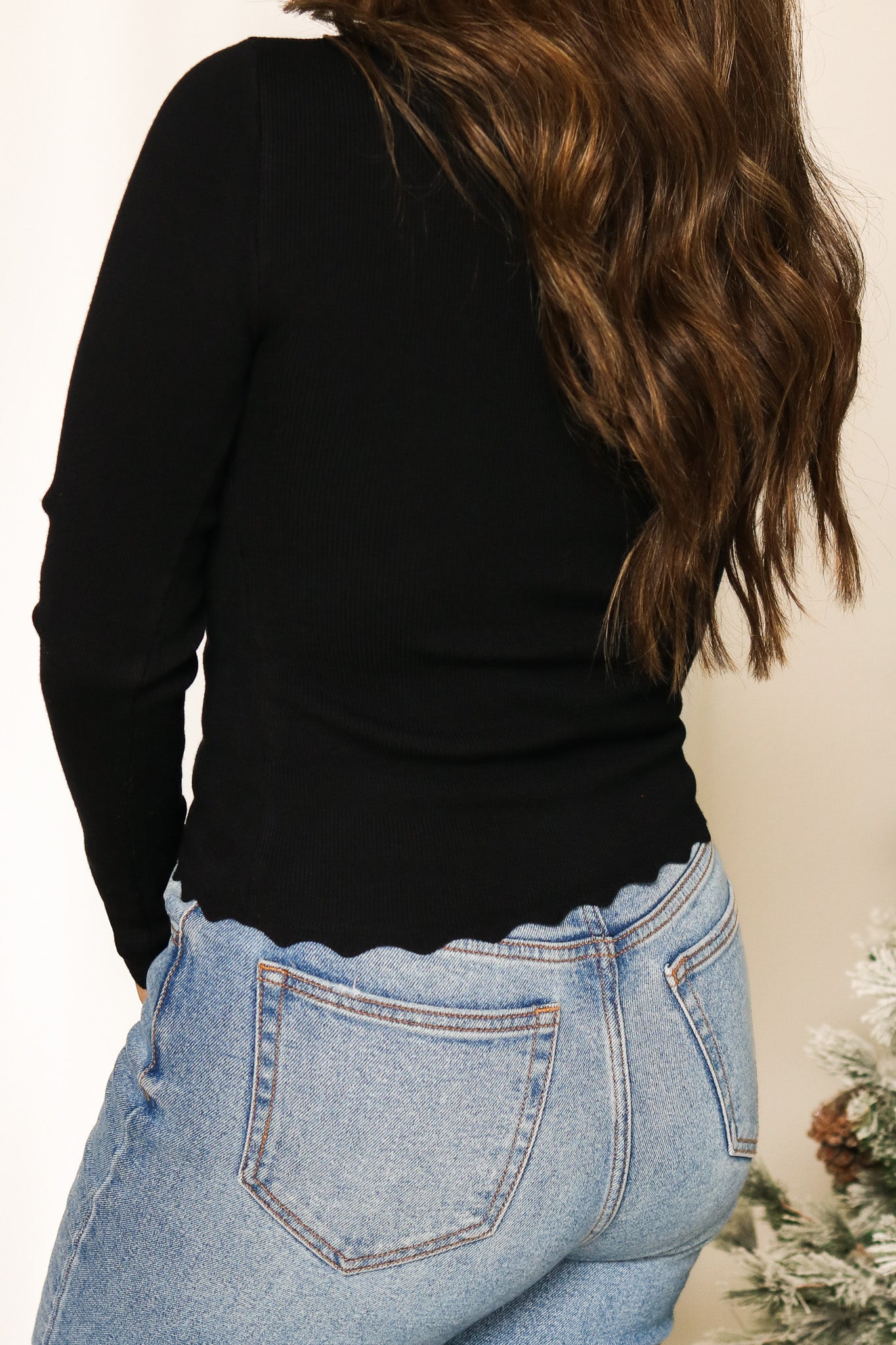 Simply Scalloped Long Sleeve Top (black)