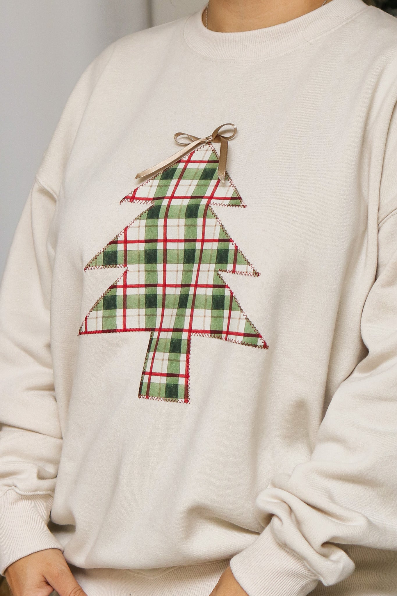 Vintage Plaid Stitched Christmas Tree Pullover (sand beige)