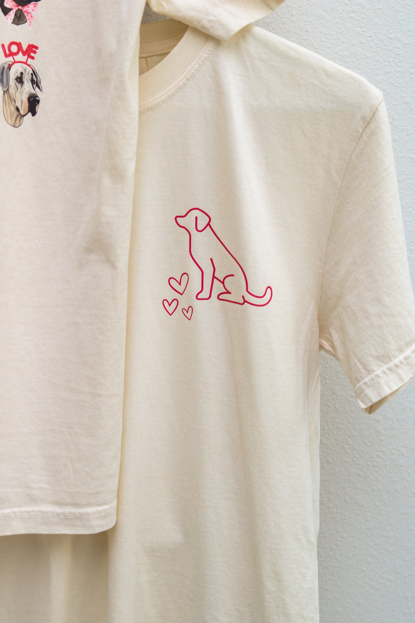 Dog Team Heart Stealers Short Sleeve Graphic Tee (ivory)